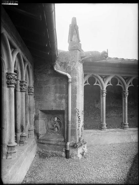 Galerie ouest du cloître, détail