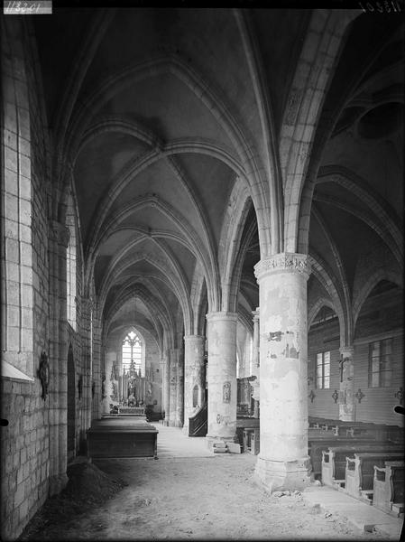 Intérieur du bas-côté nord vers l'est