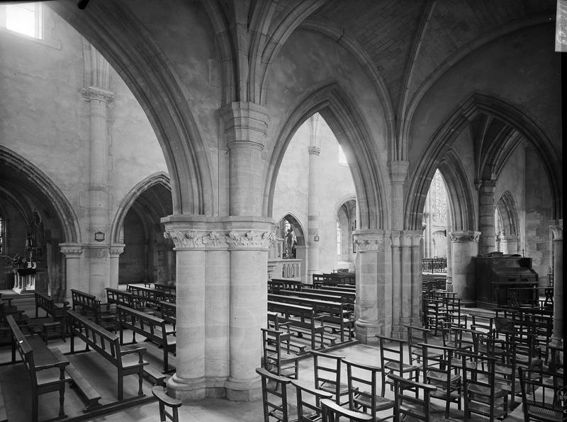 Intérieur, vue diagonale prise du bas-côté sud