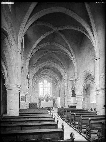 Intérieur de la nef et du choeur