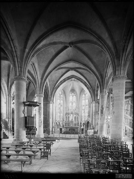 Intérieur de la nef et du choeur