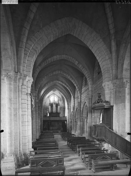 Intérieur de la nef prise du choeur