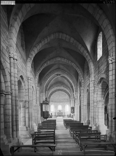 Intérieur de la nef et du choeur