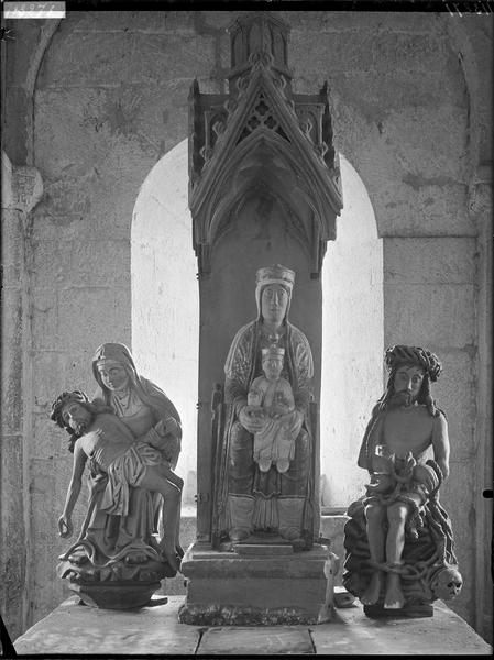 Vierge en Majesté, Vierge de Pitié et Christ de Pitié, statues  dans la crypte