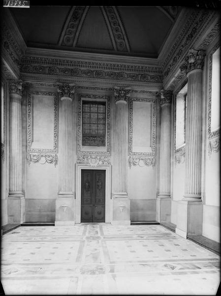 Intérieur de la chapelle, revers de la façade