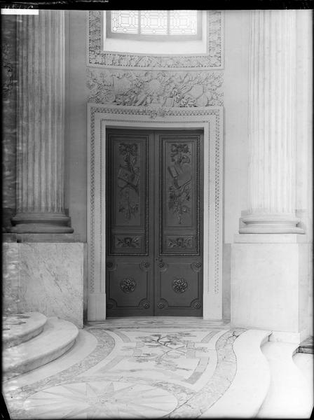 Intérieur de la chapelle, revers de la porte