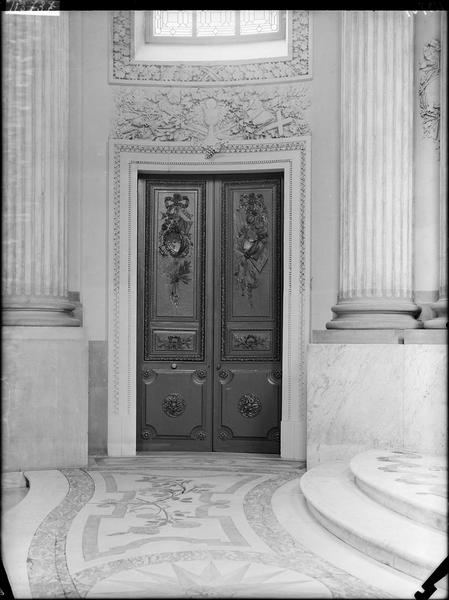 Intérieur de la chapelle, revers de la porte