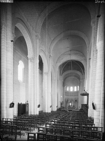 Intérieur de la nef et du choeur