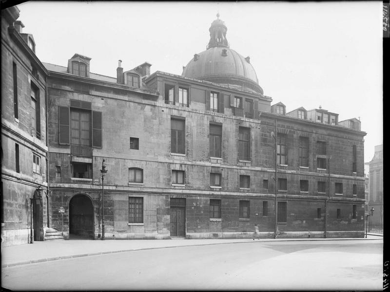 Façade sur la rue de Seine