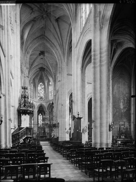 Intérieur de la nef et du choeur