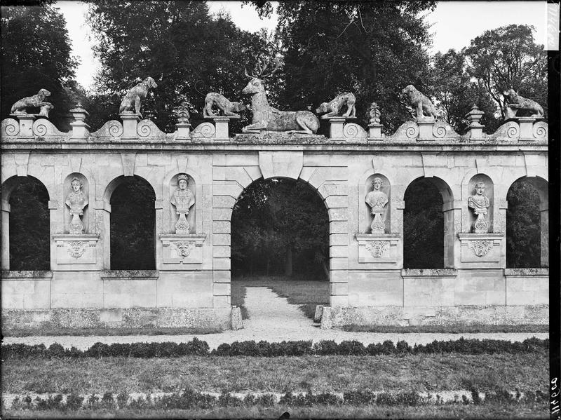 Arcades de la cour d'honneur