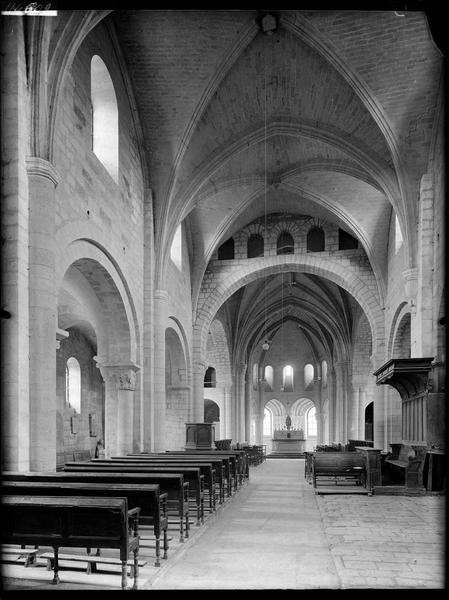 Intérieur de la nef et du choeur