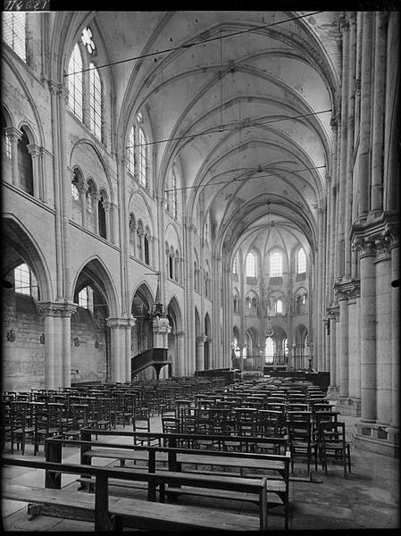 Intérieur de la nef et du choeur