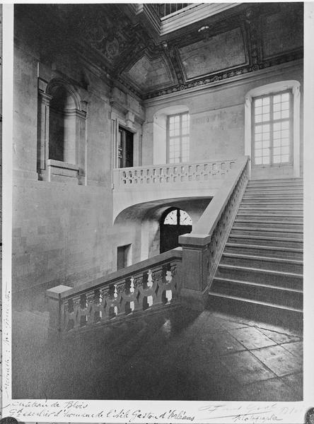 Grand escalier d'honneur de l'aile Gaston d'Orléans