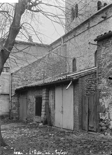 Construction adossée au sud