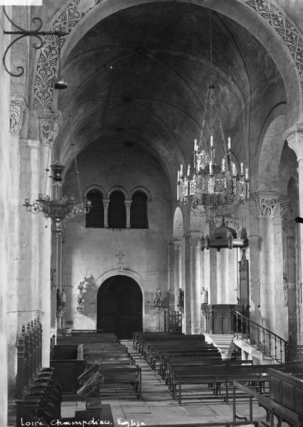 Intérieur de la nef vue du choeur