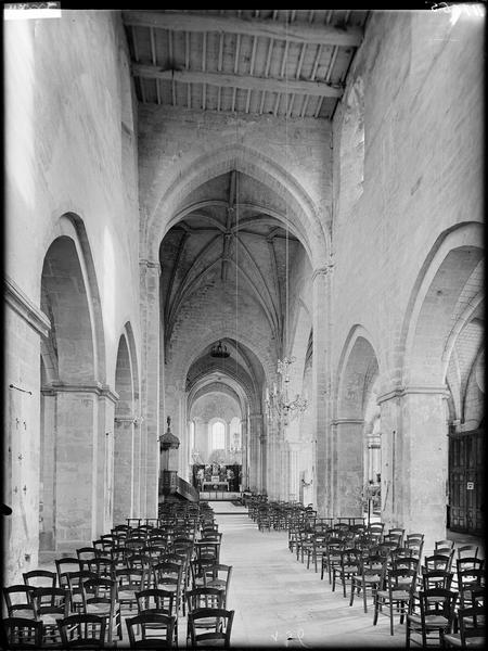 Intérieur de la nef et du choeur