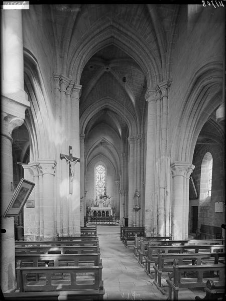 Intérieur de la nef et du choeur