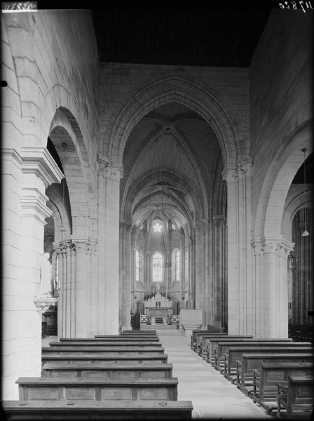 Intérieur de la nef et du choeur