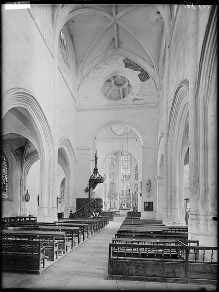 Intérieur de la nef vue vers le choeur