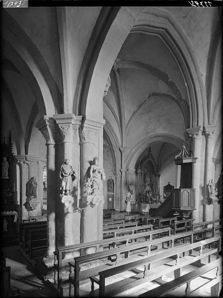 Intérieur de la nef, détail