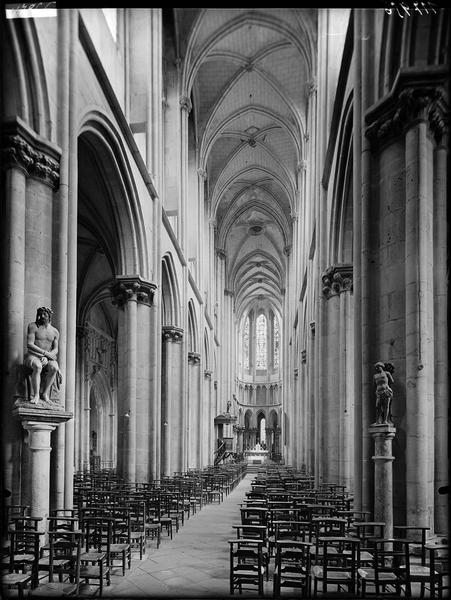 Intérieur de la nef vue vers le choeur