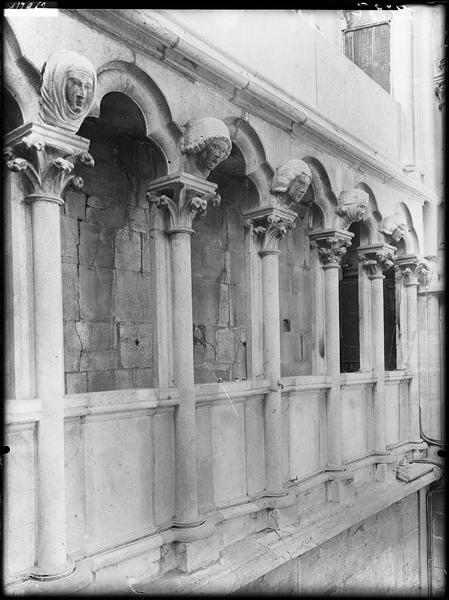 Intérieur du transept, détail