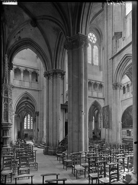 Intérieur du transept et bas-côté nord