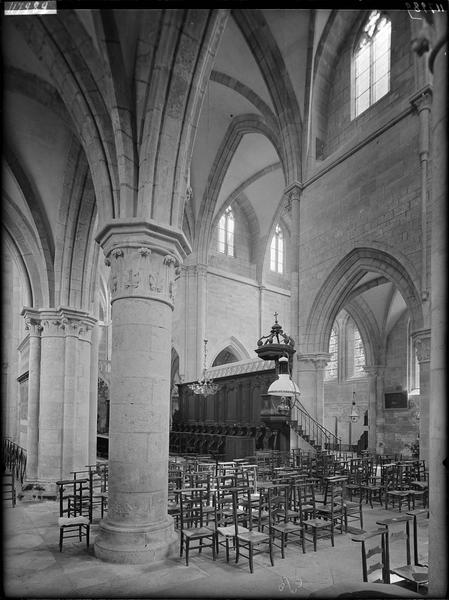 Carré et bras sud du transept, vue diagonale