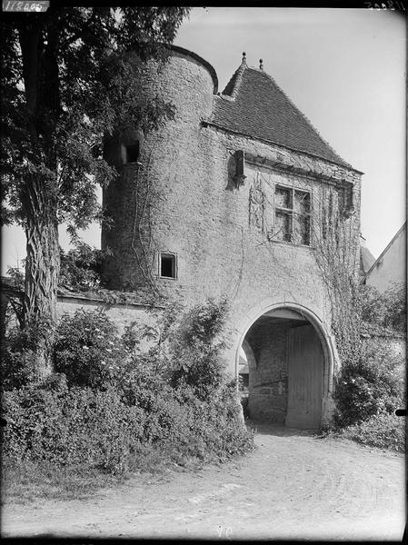 Porte d'enceinte