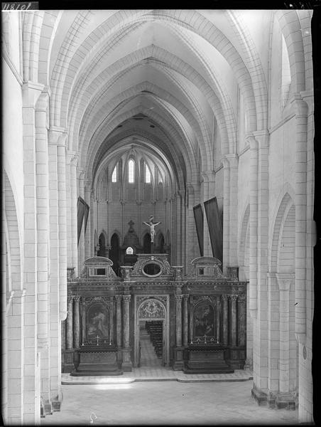 Intérieur de la nef et du choeur