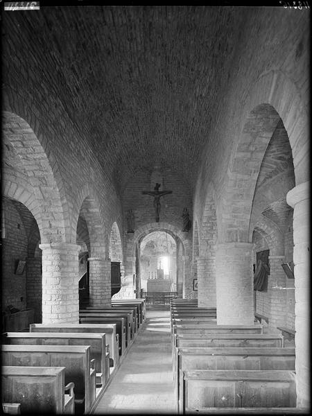 Intérieur de la nef vue vers le choeur