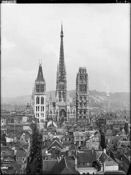 Façade ouest, prise de la tour de la grosse horloge