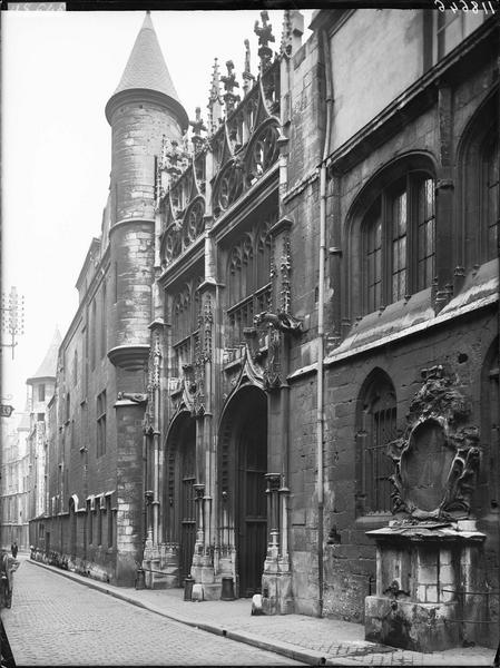 Entrée de la cour des Libraires