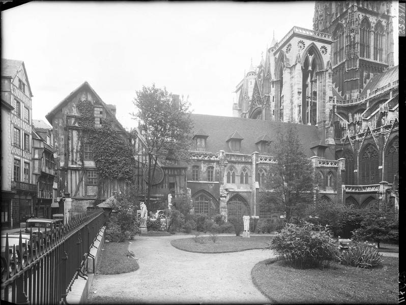 Jardin au nord de la cathédrale