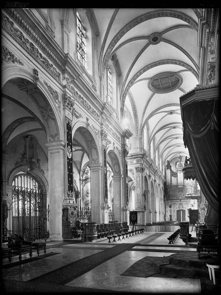 Intérieur de la nef prise du choeur