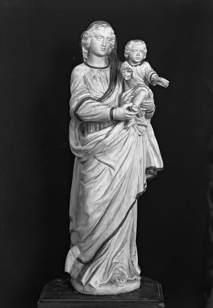 Vierge à l'Enfant, statue en pierre