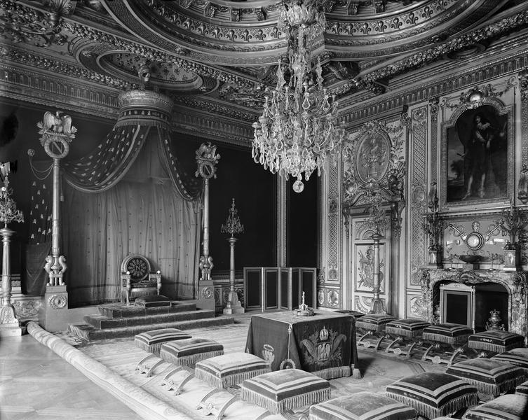 Salle du trône