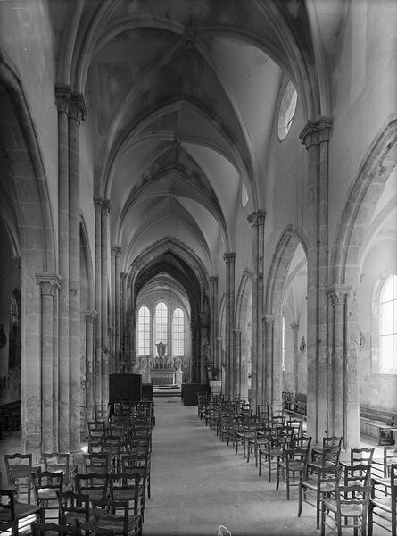 Nef vue de l'entrée