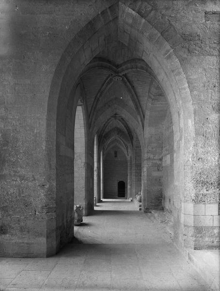 Galerie couverte de la grande cour