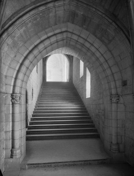 Escalier montant à la grande chapelle de Clément VI