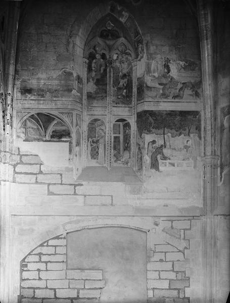 Peintures murales à l'intérieur de la chapelle