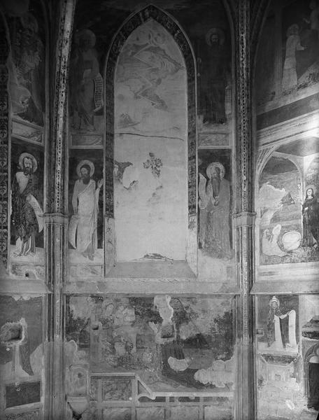 Peintures murales à l'intérieur de la chapelle