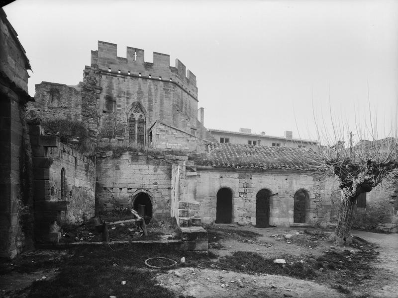 Chapelle et cloître du cimetière