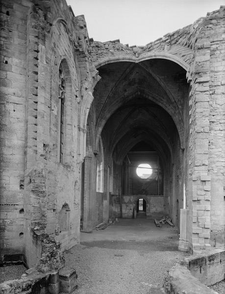 Intérieur de la nef de l'église