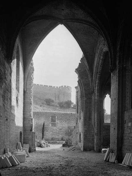 Choeur de l'église et fort Saint-André