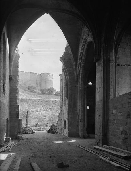 Choeur de l'église et fort Saint-André