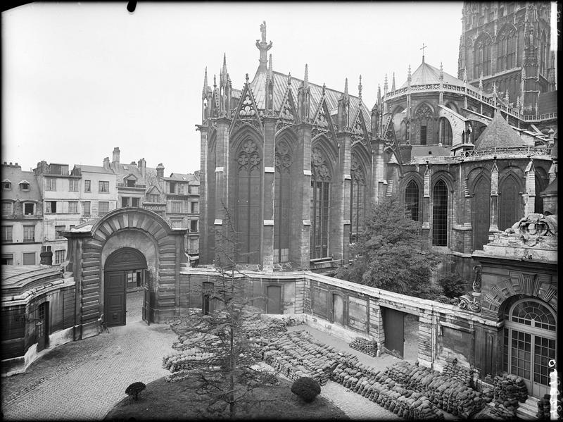 Extérieur de l'abside angle nord-est