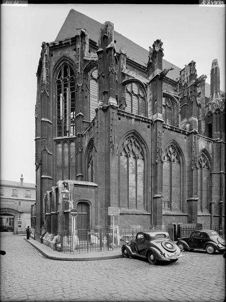 Extérieur de l'abside, angle nord-est