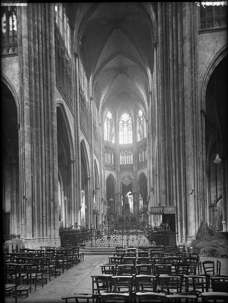 Intérieur du choeur vu du transept